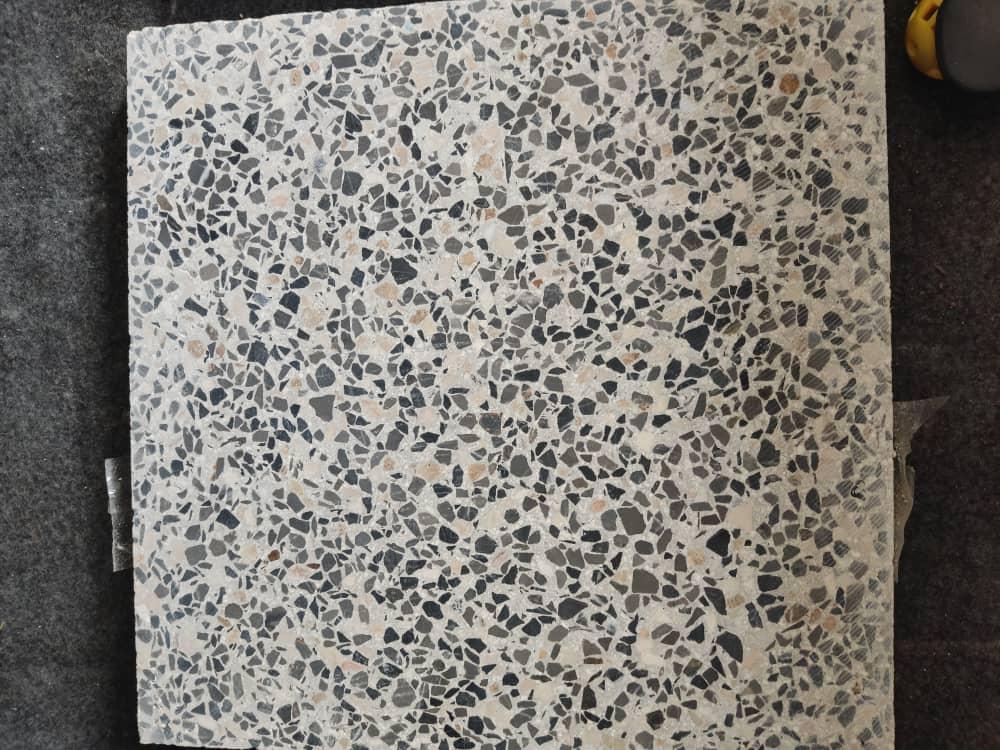 موزاییک ۳۰ در ۳۰ طوسی تک لایه 🚨سایز  ۳۰ در ۳۰ 🚨تولید شده با پرس ۳۵۰  تن 🚨ضخامت ۲۳ میل به بالا  🚨ساب ۱۶ مرحله  🚨هر متر مربع ۱۷۵ هزار تومان    💎ساب ۶ مرحله همین کار متری ۱۶۵ هزار تومان